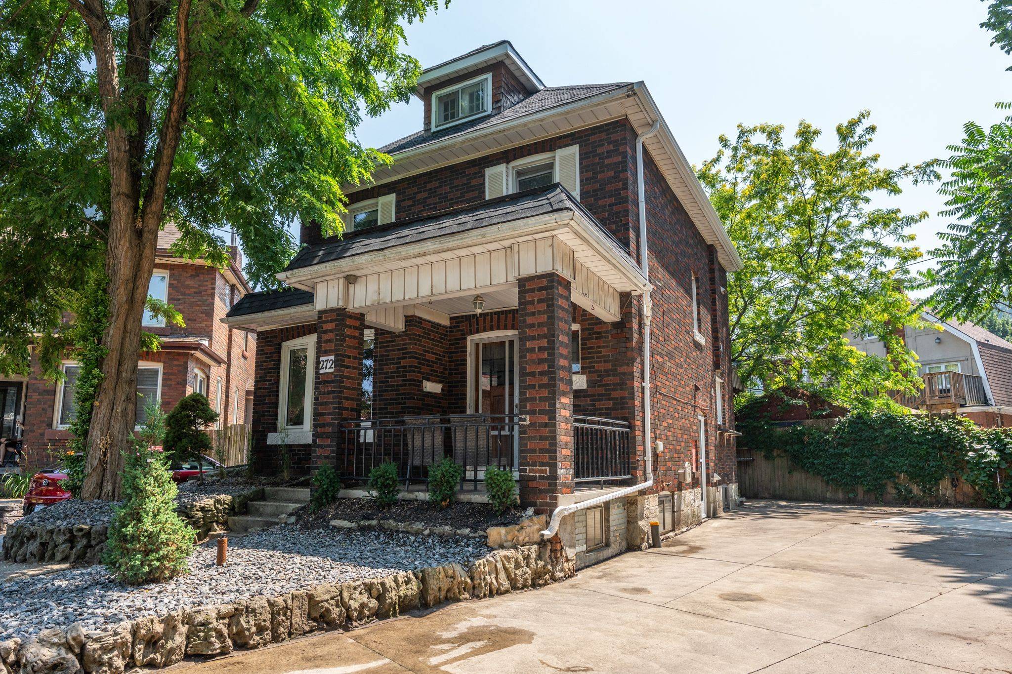 Hamilton, ON L8N 1T7,272 Stinson CRES