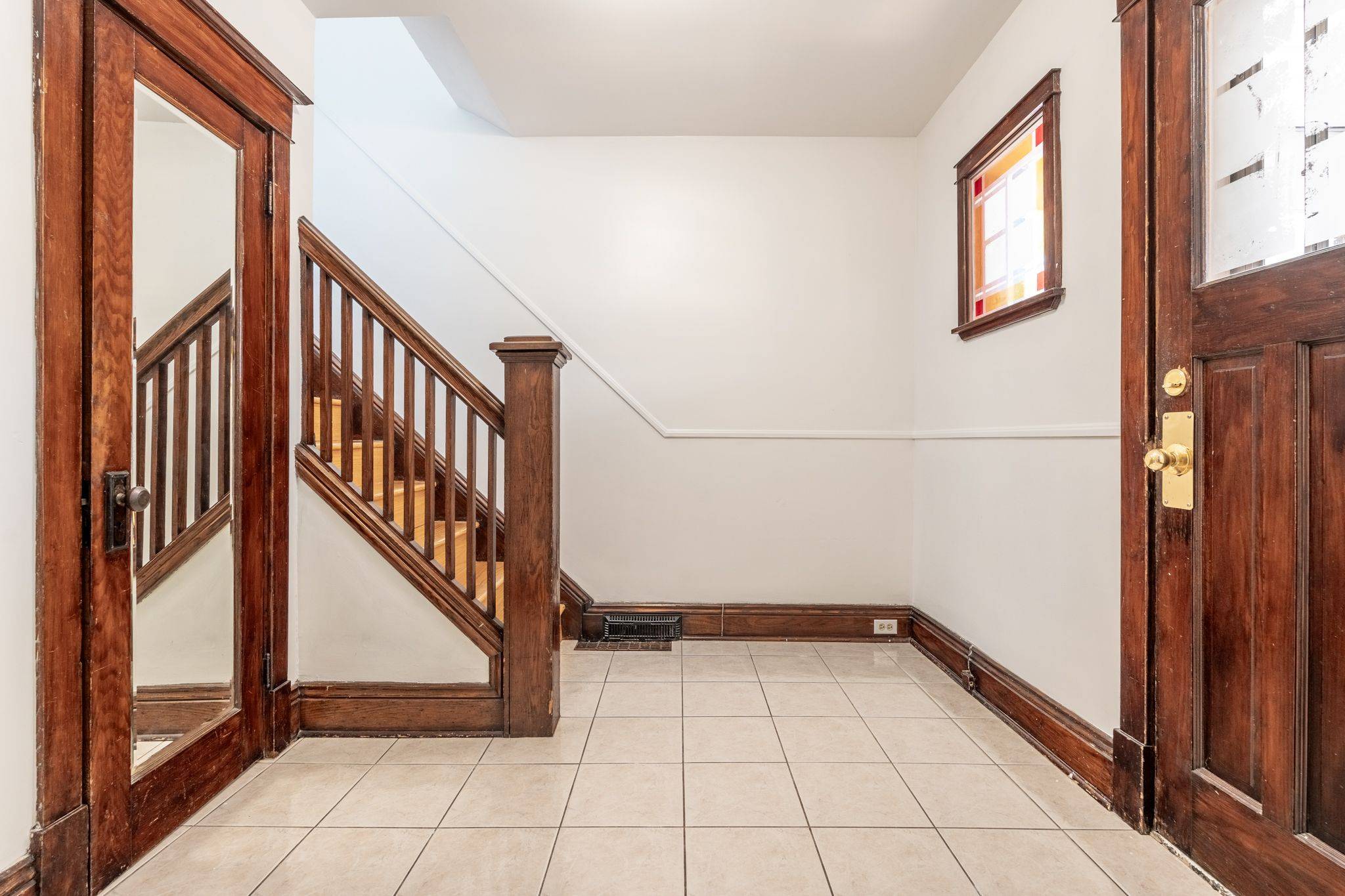 Hamilton, ON L8N 1T7,272 Stinson CRES