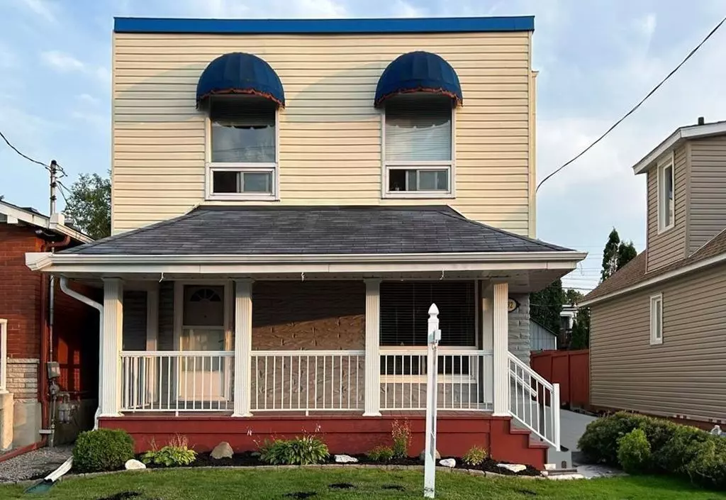 Vanier And Kingsview Park, ON K1L 5M2,332 Shakespeare ST #1