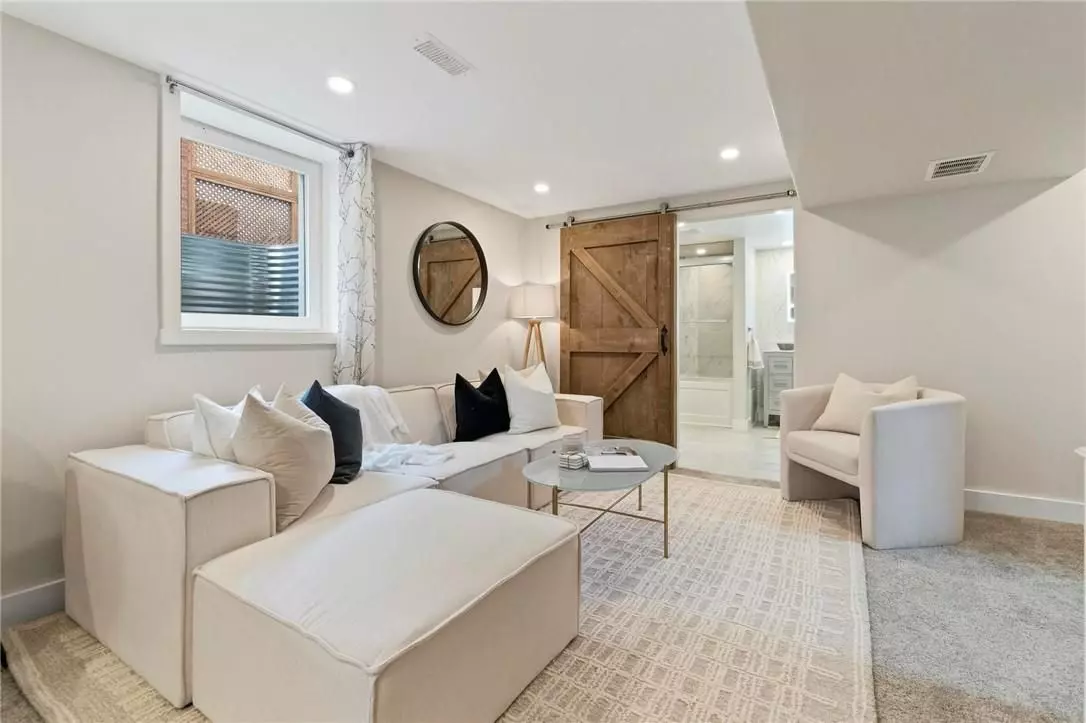 Hamilton, ON L8T 3T4,627 Upper Ottawa ST #2