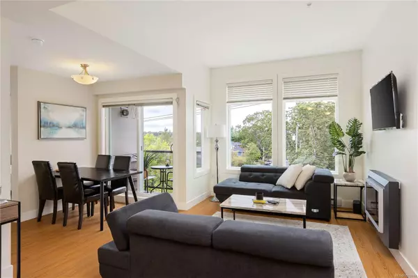 Victoria, BC V8R 2B7,1615 Bay St #404
