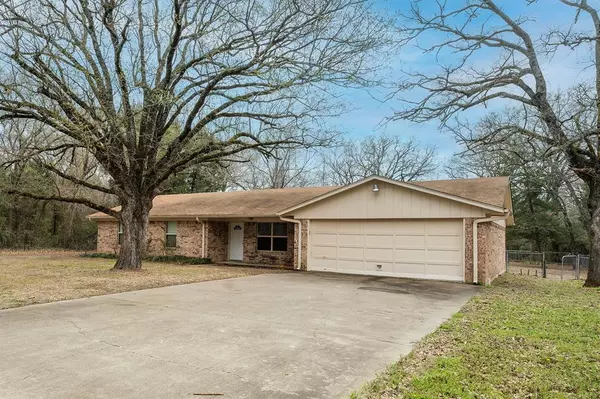 4 Douglas Drive, Mabank, TX 75156