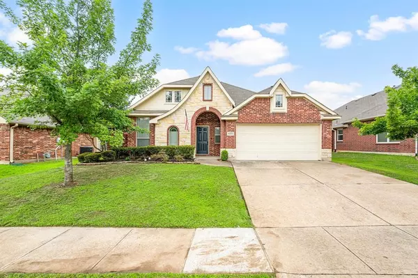 8225 Courtney Way,  Watauga,  TX 76148