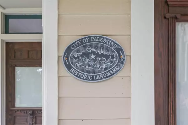Palestine, TX 75801,1105 N Sycamore Street