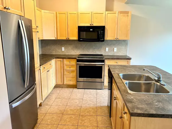 Airdrie, AB T4B 0B5,620 Luxstone LNDG SW #703