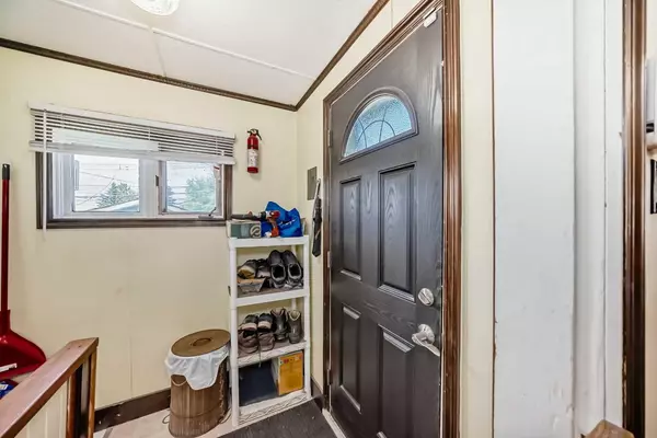 Calgary, AB T2E 2H8,340 33 AVE NE