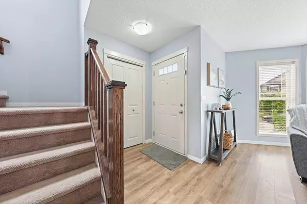 Calgary, AB T3M 0B5,186 Cranberry Close SE