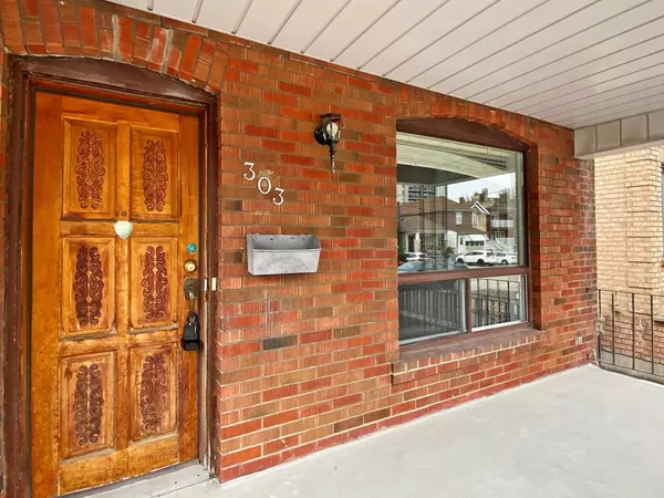Toronto E03, ON M4J 2K7,303 Gowan AVE