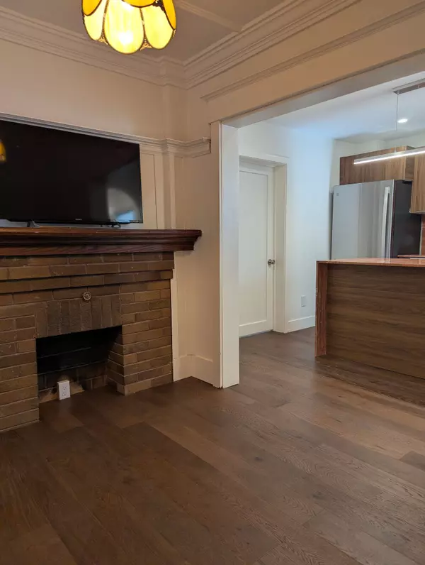 Toronto E01, ON M4L 2M1,264A Hastings AVE #Main