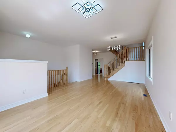 Vaughan, ON L4J 0C5,700 Summeridge DR #11