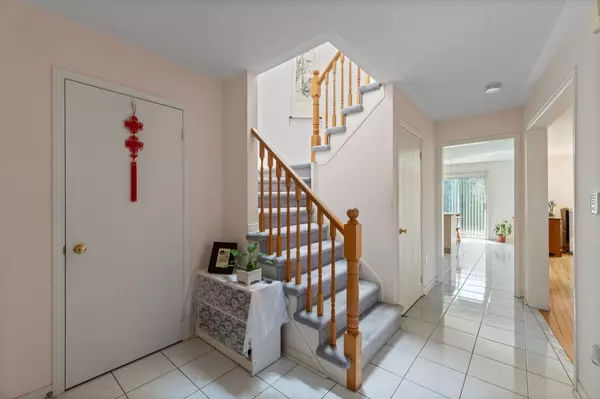 Markham, ON L3S 3Y1,79 Cairncross CRES