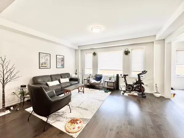 Barrie, ON L9J 0L8,126 Durham AVE #Upper