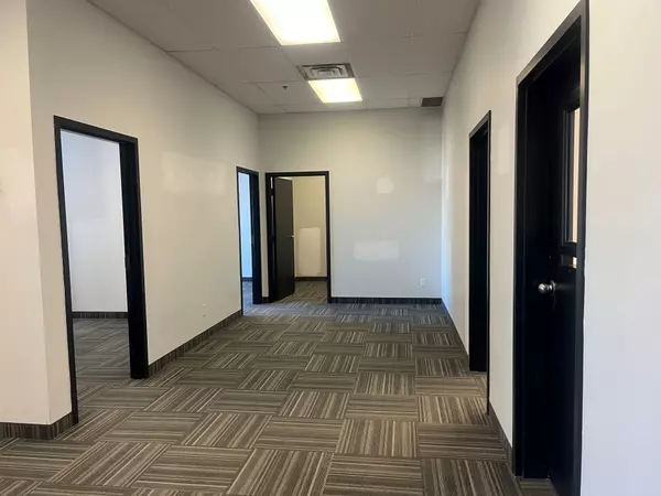 Mississauga, ON L5L 5Z9,3350 Ridgeway DR #5