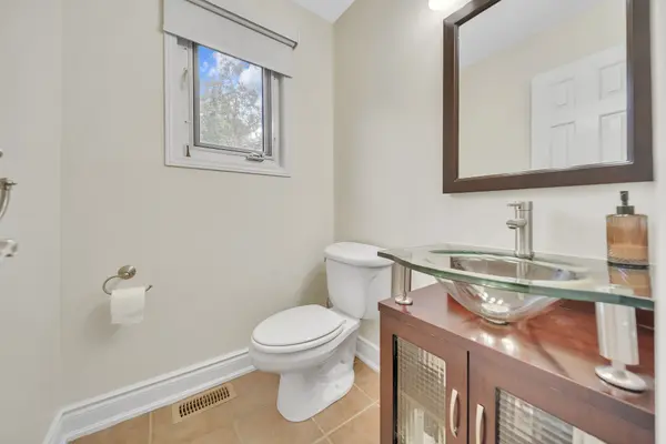 Mississauga, ON L5M 4P5,2655 Lindholm CRES