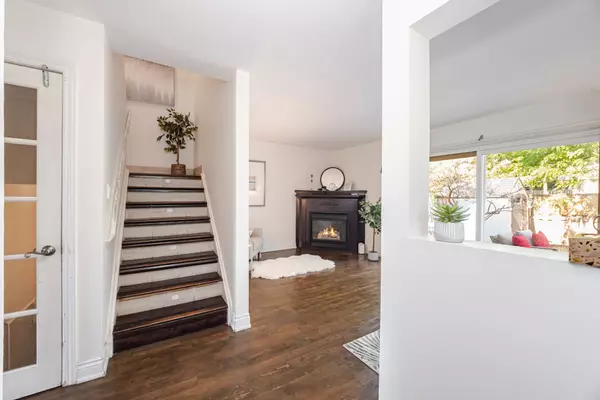 Mississauga, ON L5N 1M1,6540 Falconer DR #30
