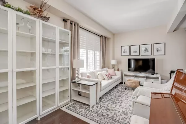 Hamilton, ON L8E 5C8,45 Seabreeze CRES #19