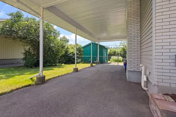 Meadowlands - Crestview And Area, ON K2G 3B5,20 Parkside CRES