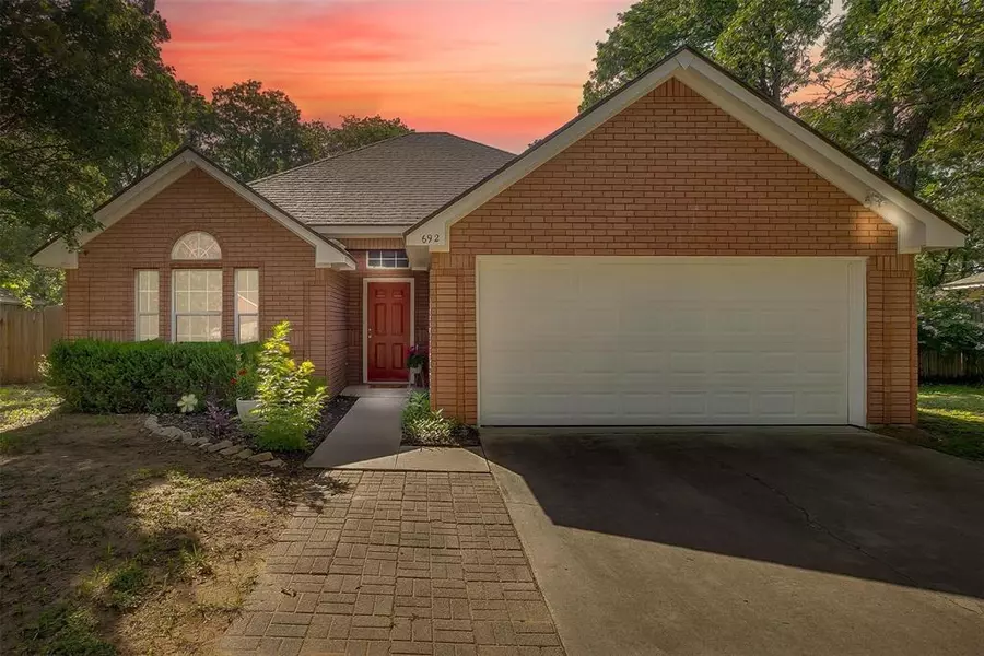 692 High Crest Drive, Azle, TX 76020