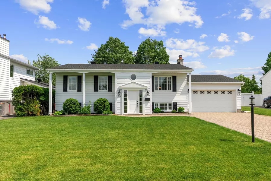20 Assiniboine DR, Cityview - Parkwoods Hills - Rideau Shore, ON K2E 5R7