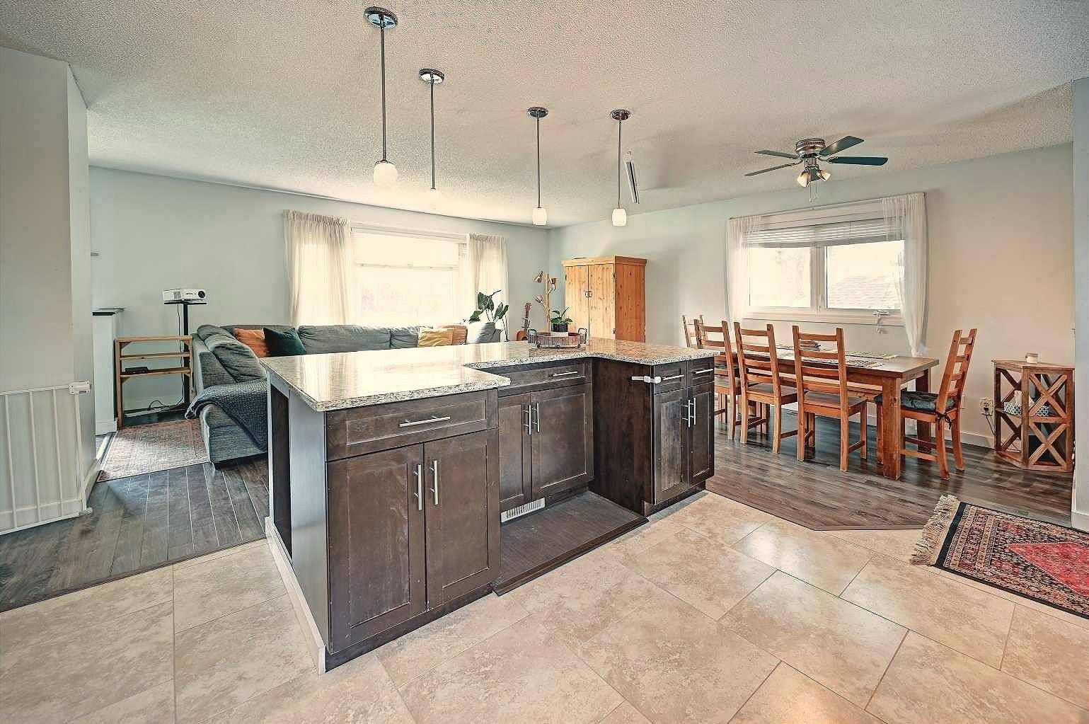 Calgary, AB T2A 3T7,416 Penbrooke CRES SE