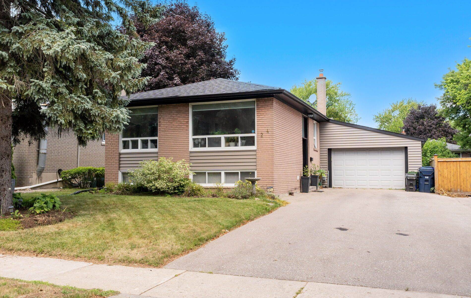 24 Woodgrove DR, Toronto E10, ON M1E 3J8