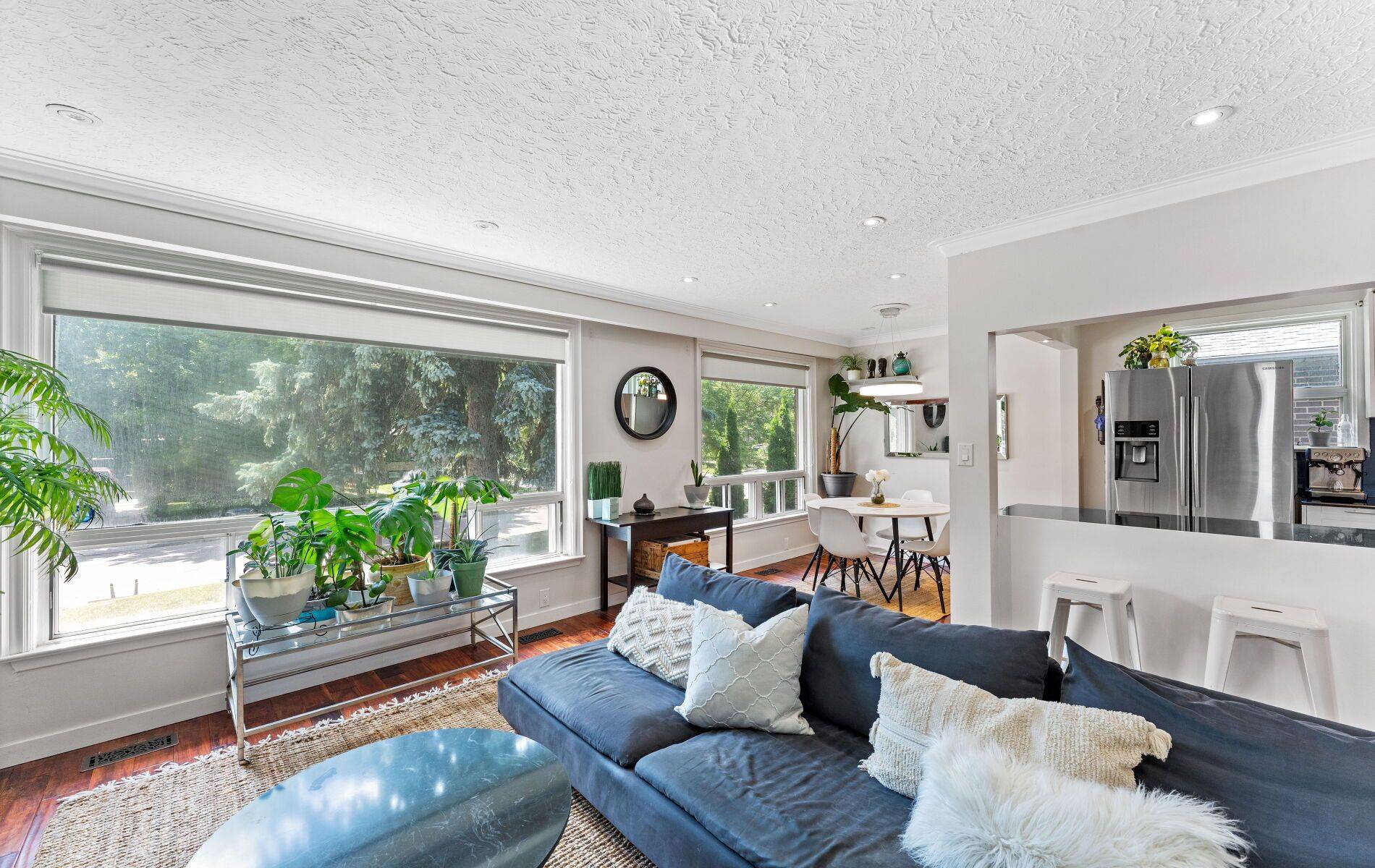 Toronto E10, ON M1E 3J8,24 Woodgrove DR