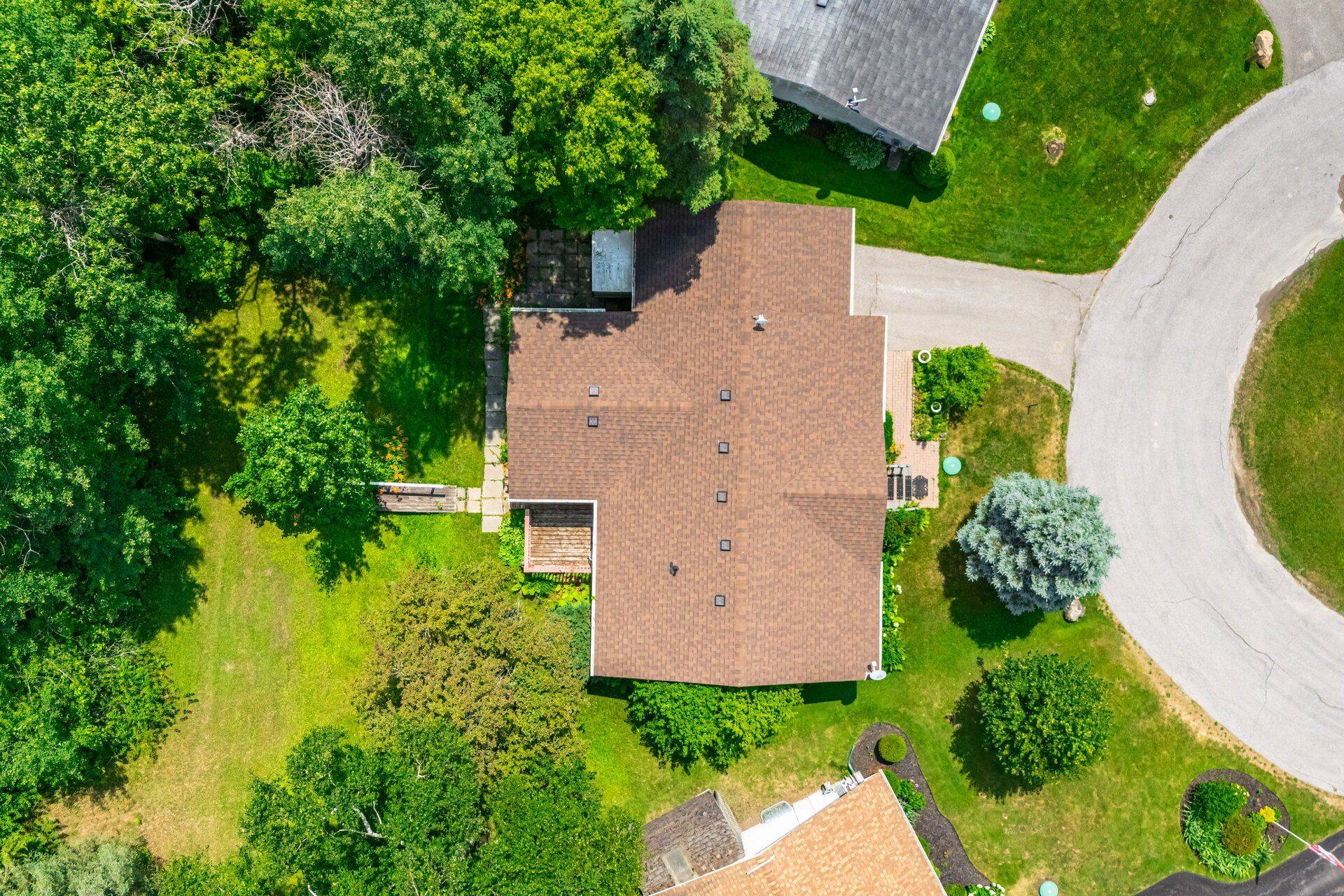 New Tecumseth, ON L0G 1W0,5 Pineview CT
