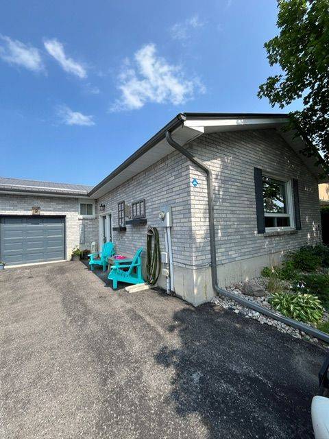 9 West ST #Lower, Georgina, ON L0E 1R0