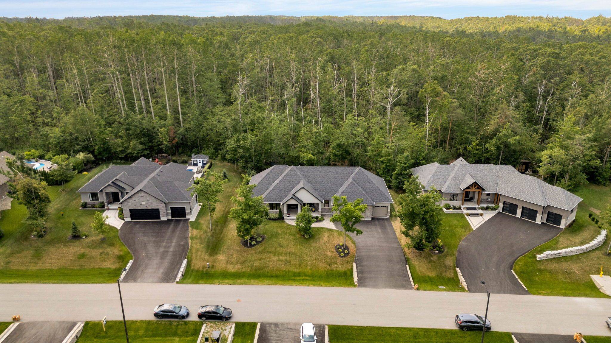10 Byers ST, Springwater, ON L9X 2A3