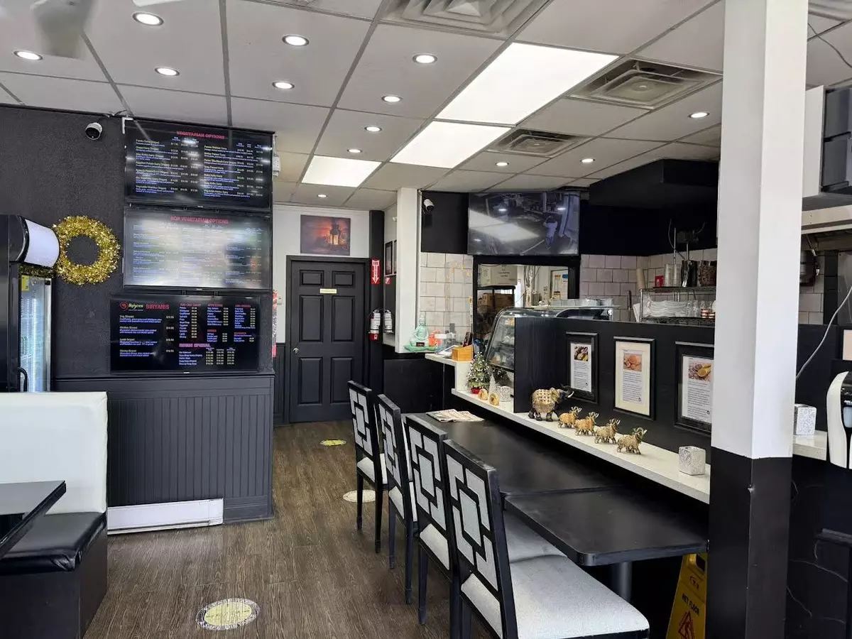 Oshawa, ON L1G 4S2,92 Simcoe ST N #2