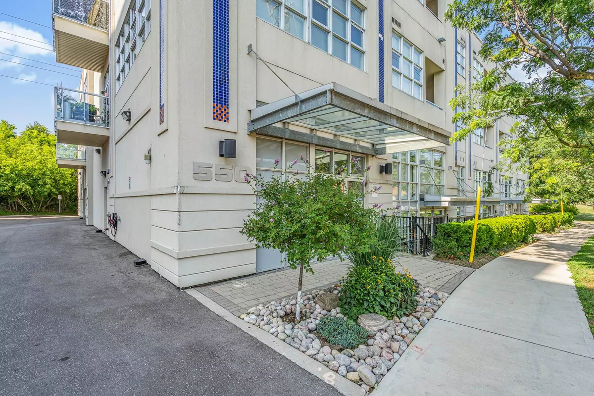 Toronto W04, ON M6E 2S6,550 Hopewell AVE #301