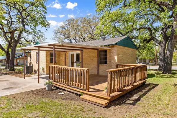 Weatherford, TX 76086,201 E 3rd Street