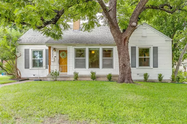 4236 Calmont Avenue, Fort Worth, TX 76107