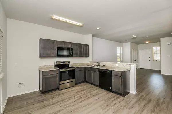 8348 Yaupon Holly Trail, Fort Worth, TX 76123