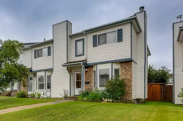 37 Ellenwood DR, Red Deer, AB T4R 2E1