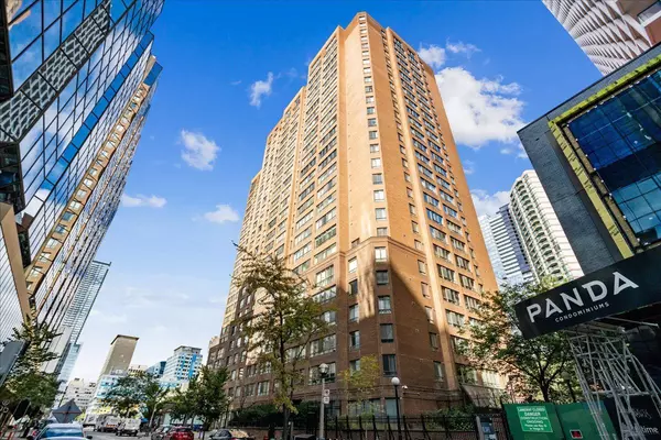 633 Bay ST #2402, Toronto C01, ON M5G 2G4