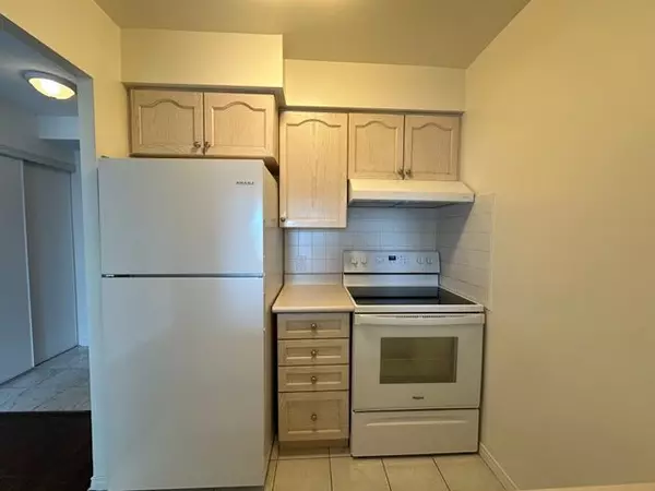 Toronto C14, ON M2M 4L9,1 Pemberton AVE #2101