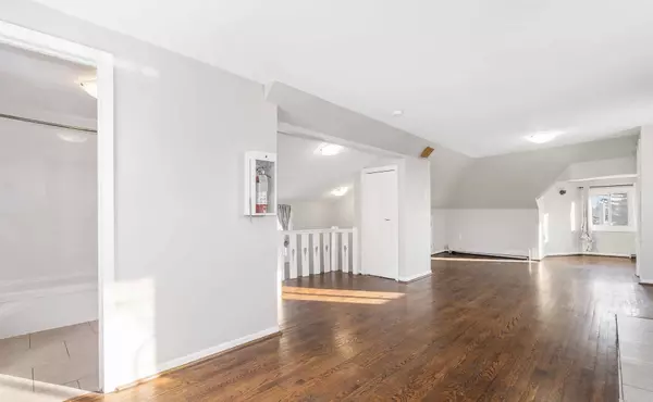 Toronto E03, ON M4C 4R9,142 Westlake AVE #5