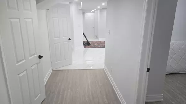 Markham, ON L6B 0M3,42 Sanders DR