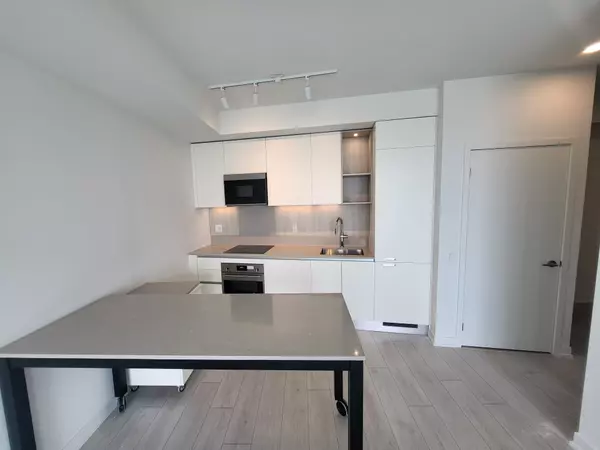 Barrie, ON L4N 1S9,39 Mary ST #3010
