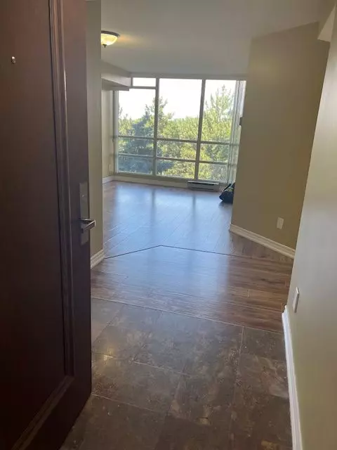 Mississauga, ON L5R 3K4,45 Kingsbridge Garden CIR #401