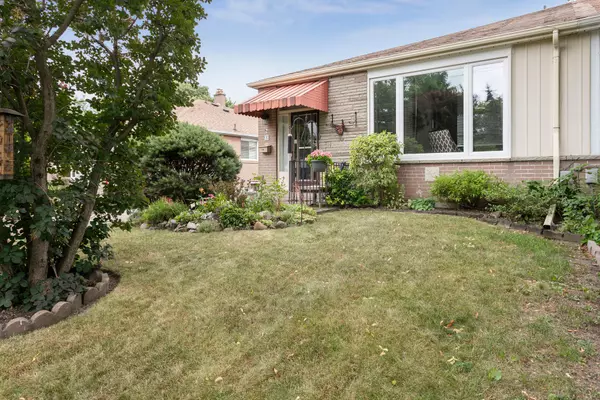 9 Algonquin BLVD, Brampton, ON L6T 1R7