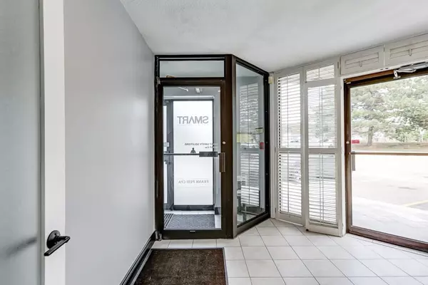 Toronto W05, ON M9M 2Z8,800 Arrow RD #10 - Ground Floor