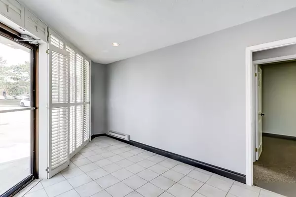 Toronto W05, ON M9M 2Z8,800 Arrow RD #10 - Ground Floor