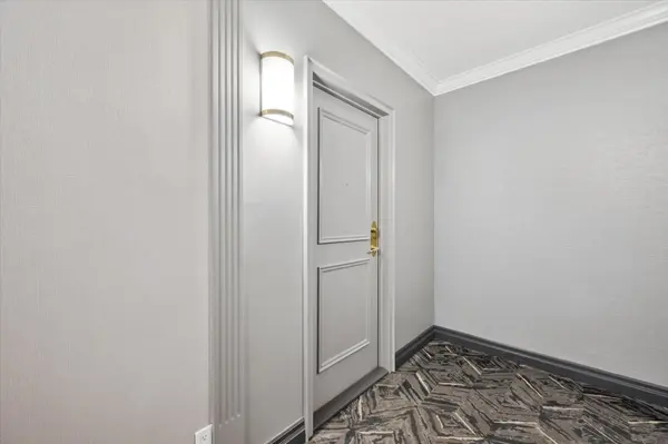 Oakville, ON L6J 7W2,40 Old Mill RD #LPH1