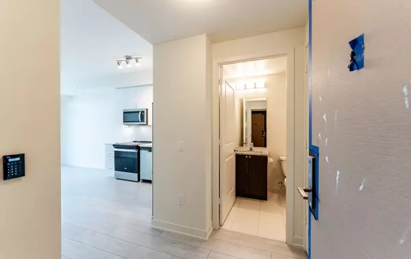Toronto W06, ON M8V 0G9,38 Annie Craig DR #4812