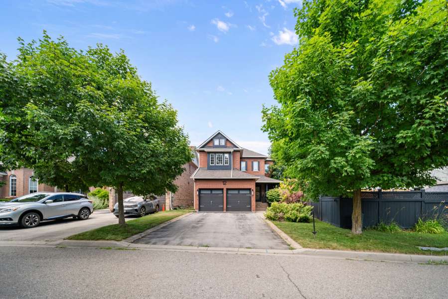 12 Quaker House LN, King, ON L0G 1T0