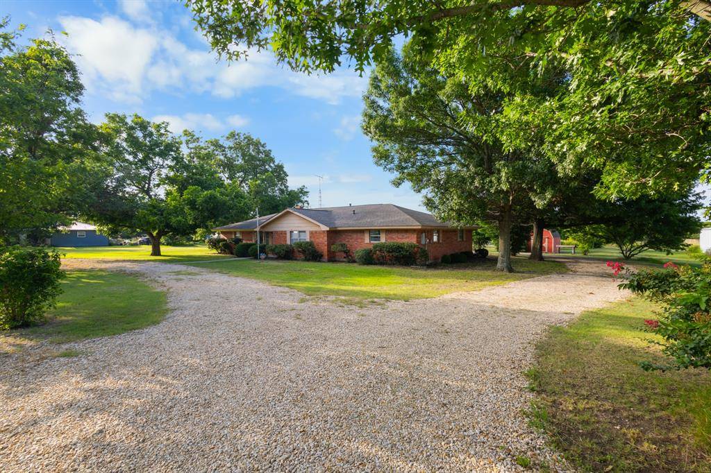 218 College Avenue, Era, TX 76238