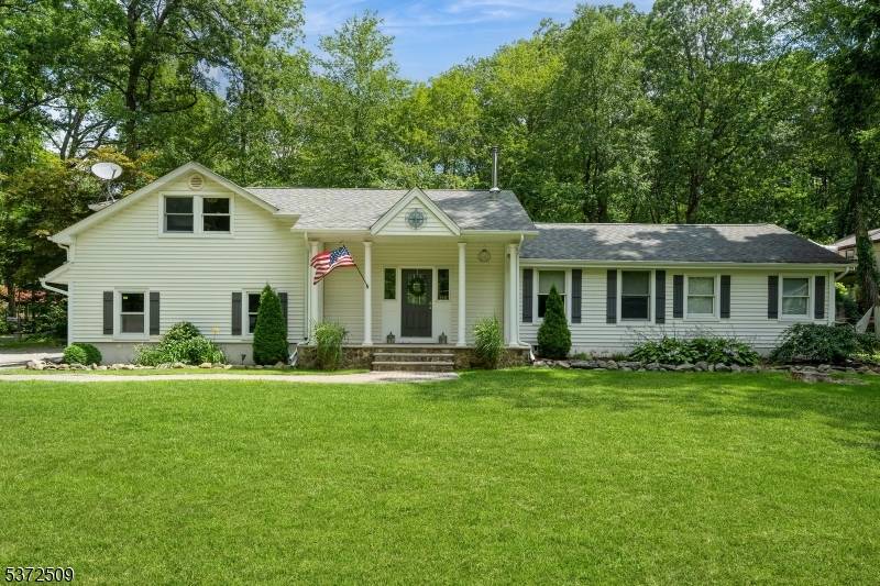218 Acabonack Rd, Vernon Twp., NJ 07422