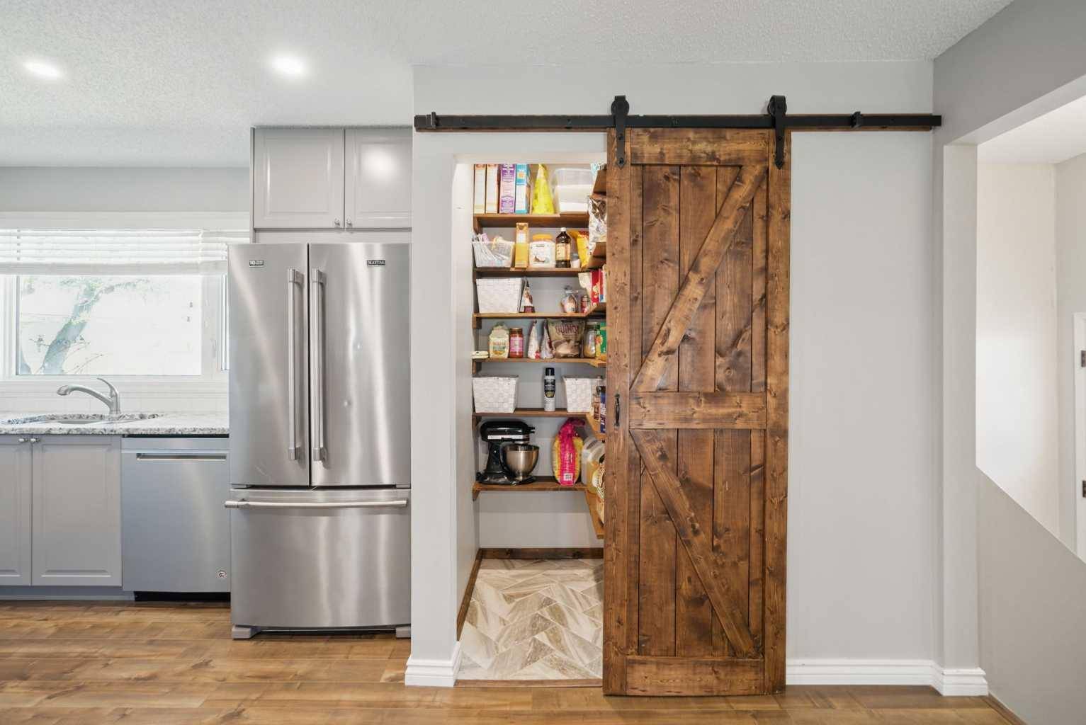 828 Hunterston CRES Northwest, Calgary, AB T2K 4N2